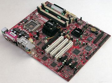Foxconn 955X7AA-8EKRS2 на чипсете Intel 955X Express материнская плата высшего ранга для двухъядерных процессоров Intel. Часть 1 - CompReviews. ru Foxconn 955X7AA-8EKRS2 на чипсете Intel 955X Express материнская плата высшего ранга для двухъядерных процессоров Intel. Часть 1 - CompReviews. ru