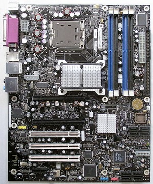Foxconn 955X7AA-8EKRS2 на чипсете Intel 955X Express материнская плата высшего ранга для двухъядерных процессоров Intel. Часть 1 - CompReviews. ru Foxconn 955X7AA-8EKRS2 на чипсете Intel 955X Express материнская плата высшего ранга для двухъядерных процессоров Intel. Часть 1 - CompReviews. ru